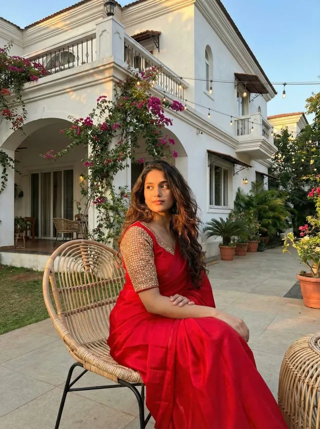 Soft & Elegant Space Silk Saree with Hand-Embroidered Blouse - Best saree for Premium Collection