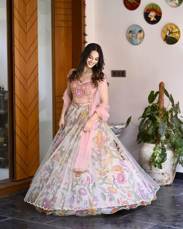 Exclusive Lehenga Choli Set - View 2