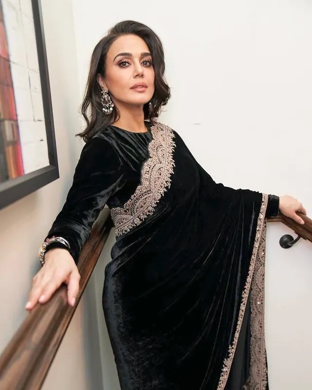 Luxurious Pure Viscose Velvet Designer Saree - View 3