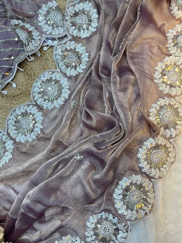 Pure Soft Fendy Chiffon Two-Tone Saree (With Stitched Blouse) - View 4