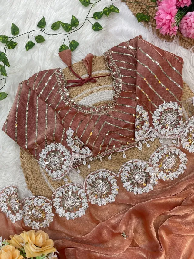 Pure Soft Fendy Chiffon Two-Tone Saree (With Stitched Blouse) - View 5