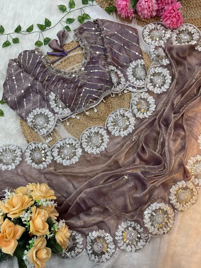 Pure Soft Fendy Chiffon Two-Tone Saree (With Stitched Blouse) - View 7