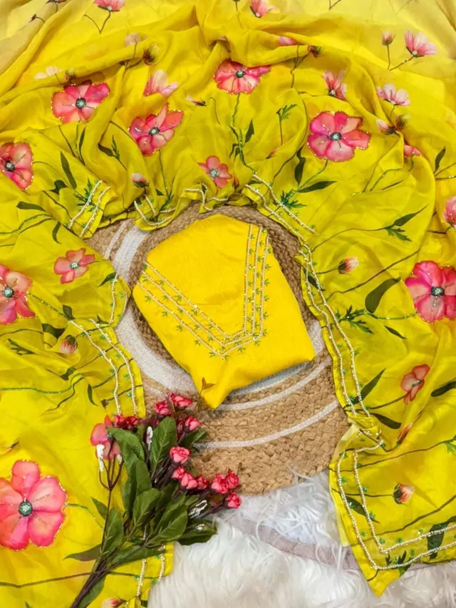 Pure Soft Organza Tebby Silk Saree - Floral Elegance Edition - View 9