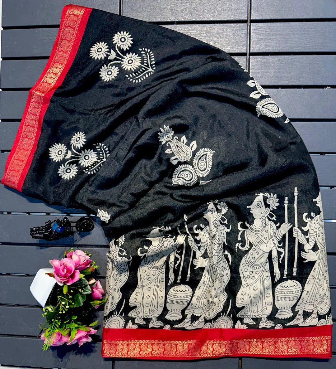 Heavy Mul Mul Cotton Saree with Elegant Weaving & Dual-Tone Border - View 4