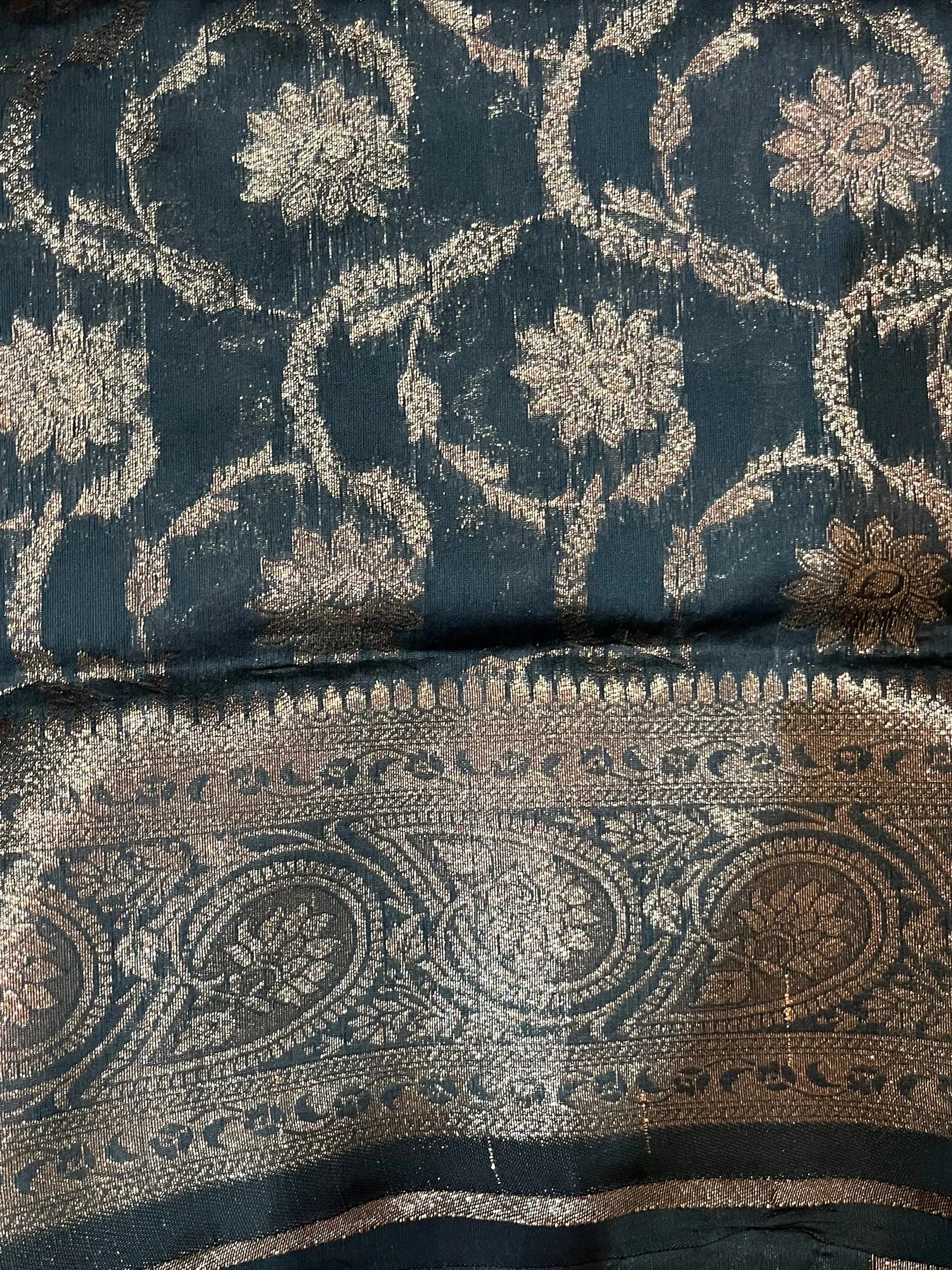 Graceful Grey Silk Saree with Golden Zari Weaving - View 3