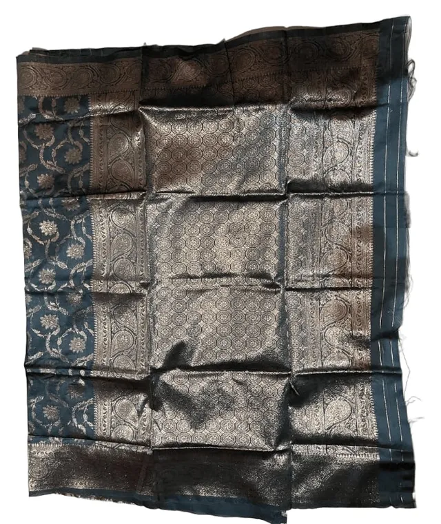 Graceful Grey Silk Saree with Golden Zari Weaving - View 4