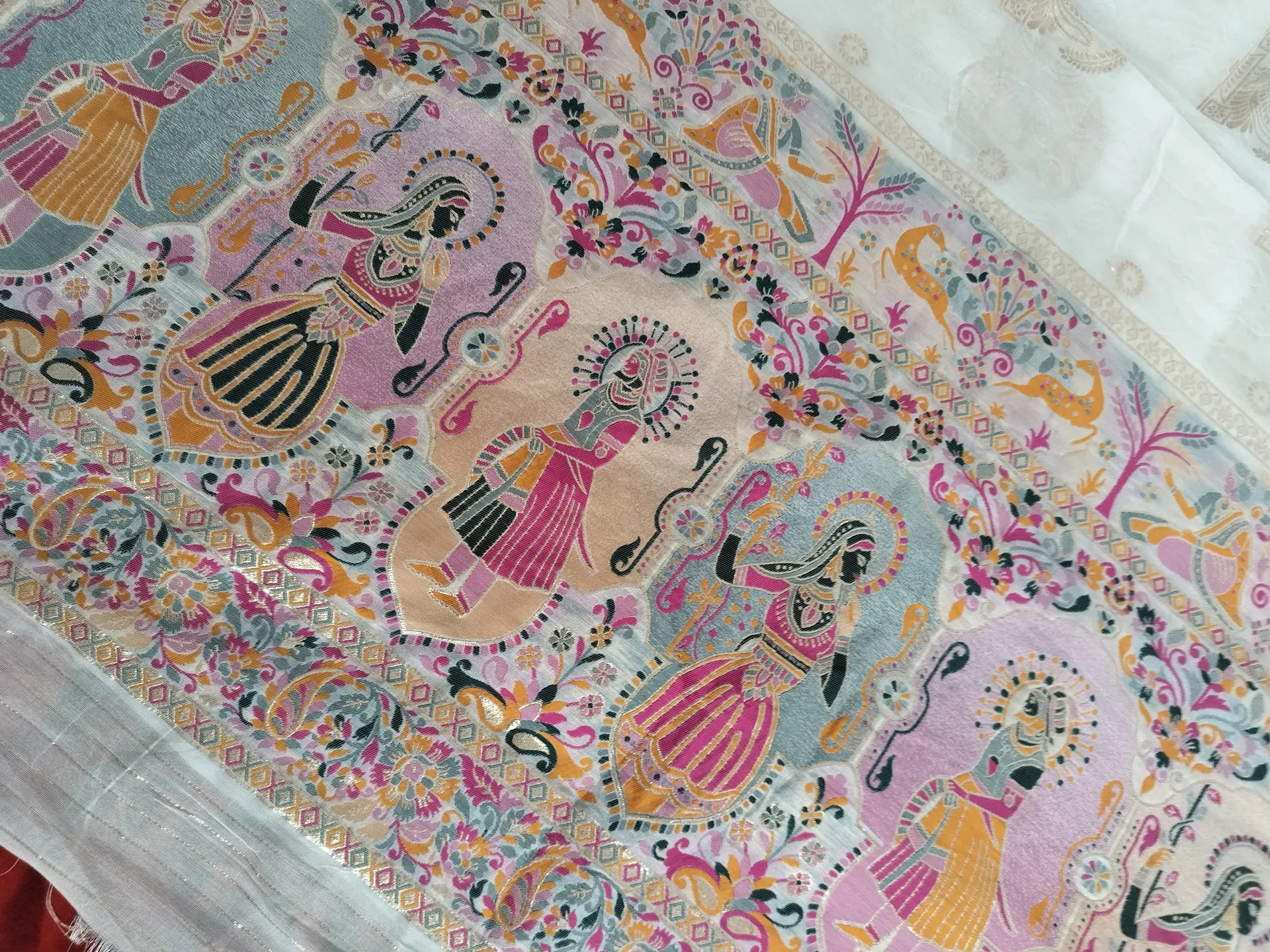 White Pure Kanjeevaram Silk Saree with Zari Weaving & Rich Pallu - View 3