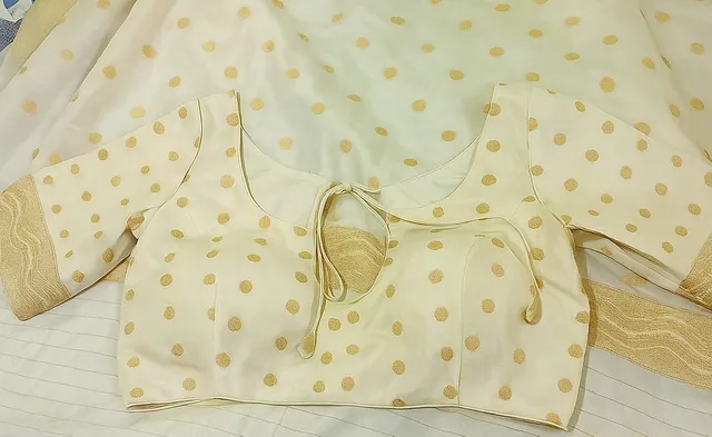 Elegant Off-White Banarasi Silk Saree with Golden Zari Work - View 2