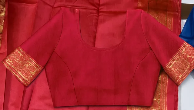 Exquisite Emerald Red Kanjeevaram Silk Saree - View 3
