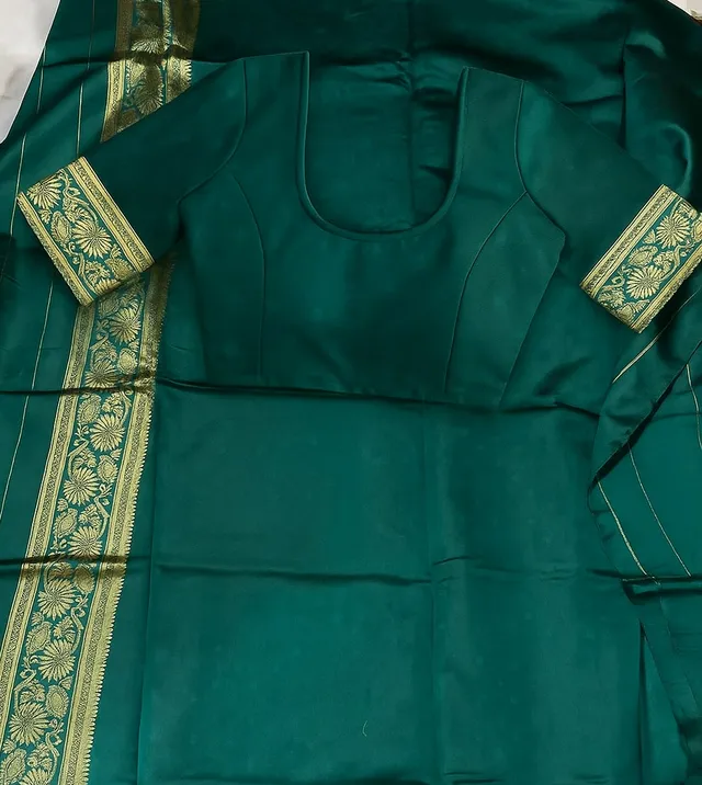 Emerald Green Kanjeevaram Silk Saree with Intricate Golden Zari Work - View 4