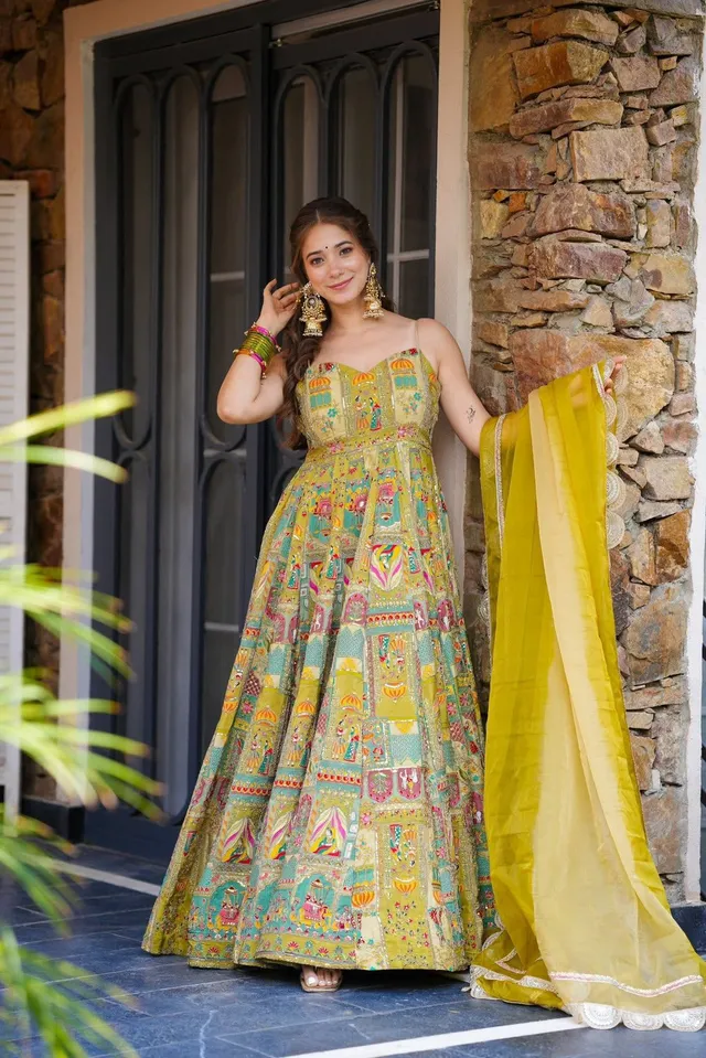 EXCLUSIVE SHOOT DESIGN – ANARKALI GOWN LAUNCH - View 2