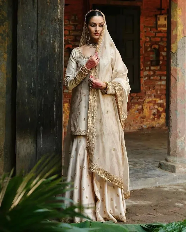 Designer Kurti Plazzo Set with Organza Silk Dupatta - View 3