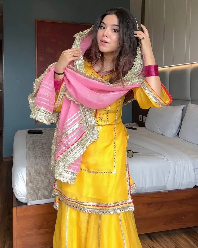 Designer Kundan Organza Silk Top Plazzo Set with Dupatta - View 2