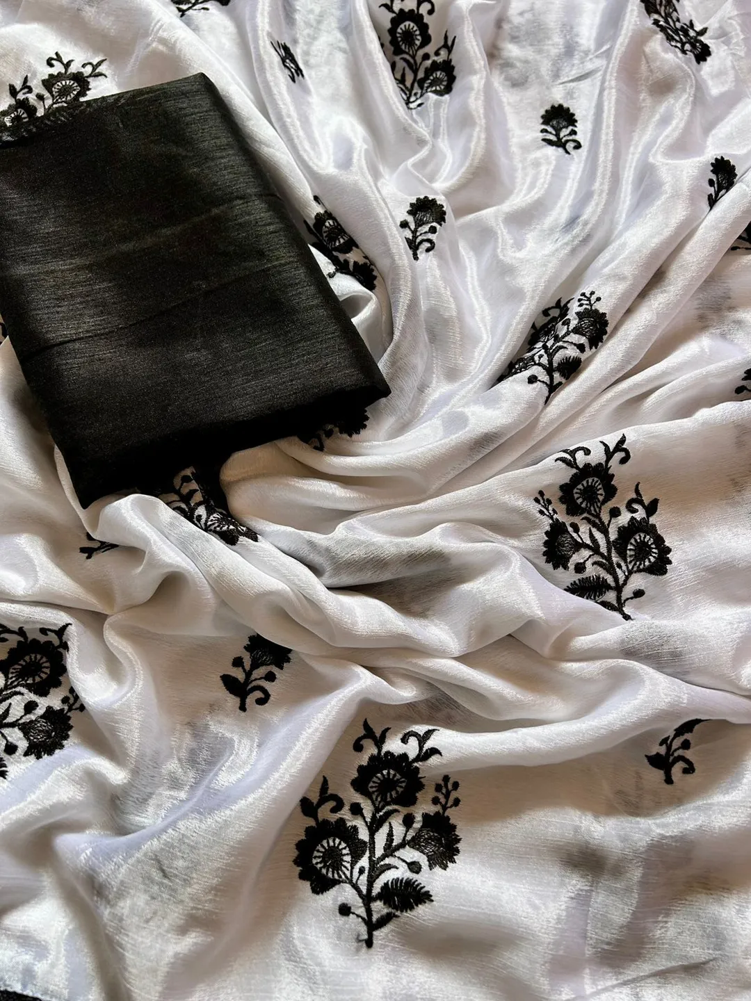 Chainon Silk Saree with Embroidery & Sequins Border – Budget Special Collection - View 3