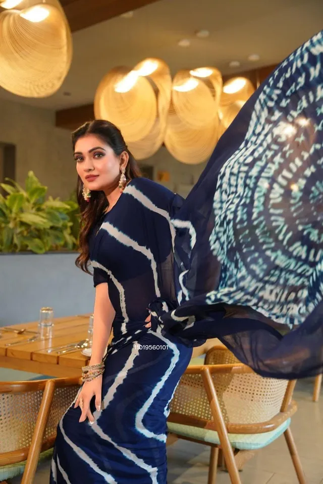 Pure Chinon Leheriya Saree with Shibori Hand Work - View 2