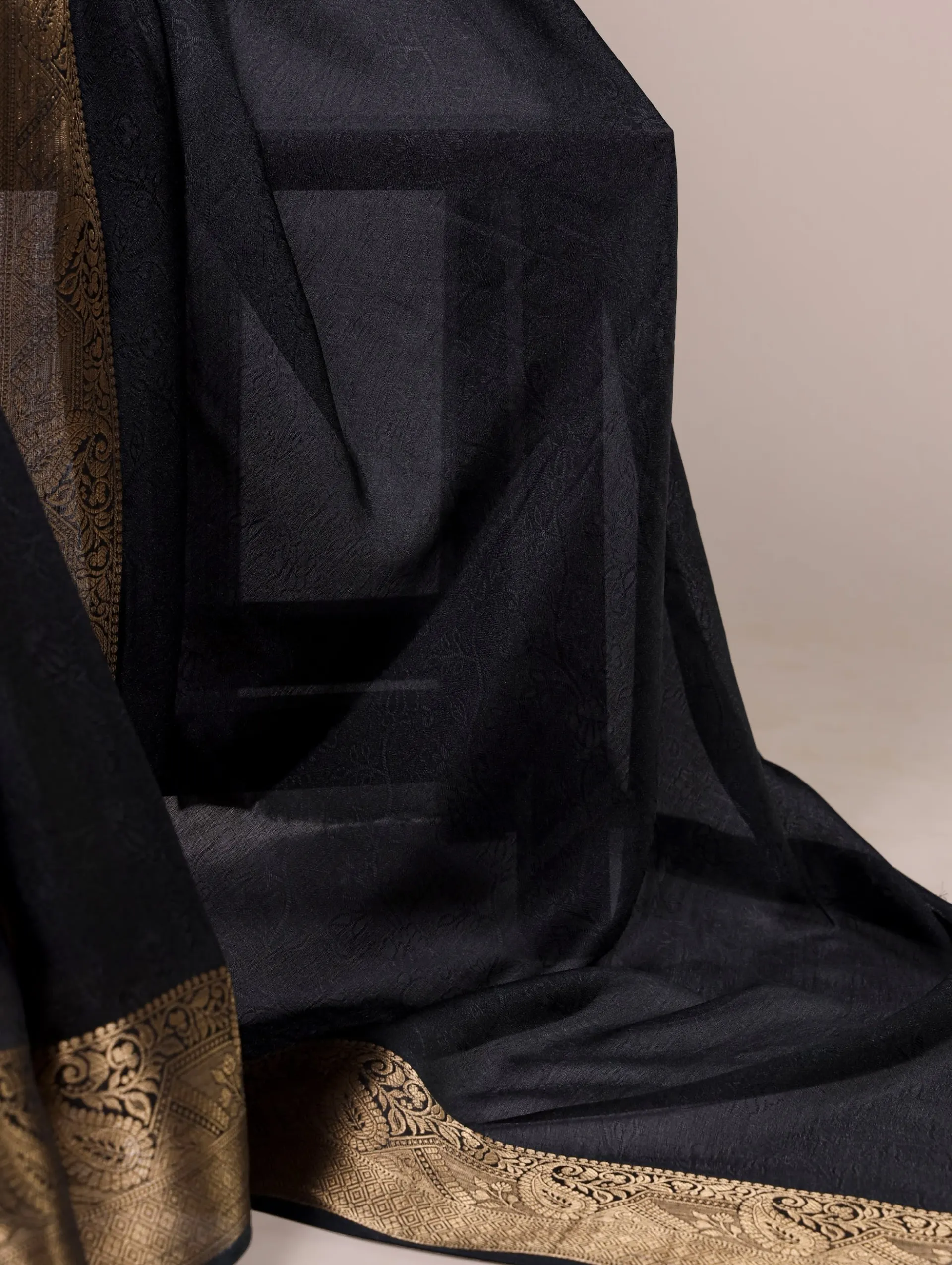 Effortless Elegance Meets Everyday Comfort - View 3