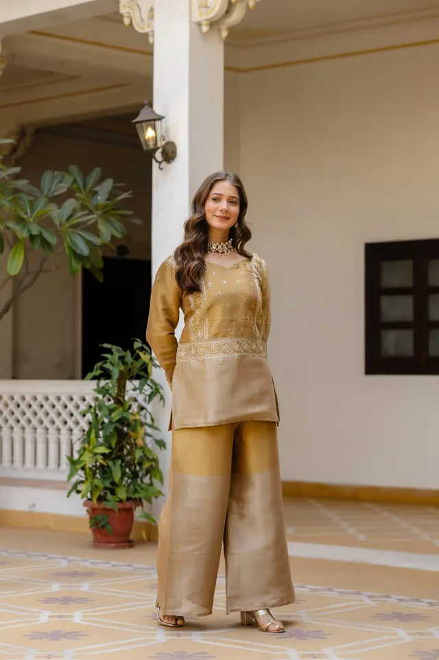 Presenting Our Exclusive Stunning Co-Ord Set - View 4