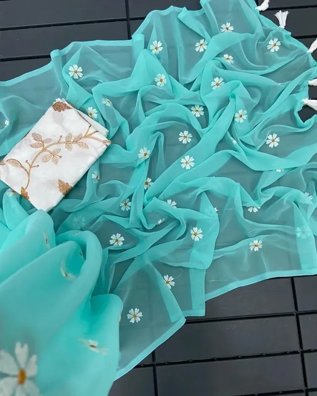 Floral-Inspired Pattern for a Graceful Look Saree - View 2