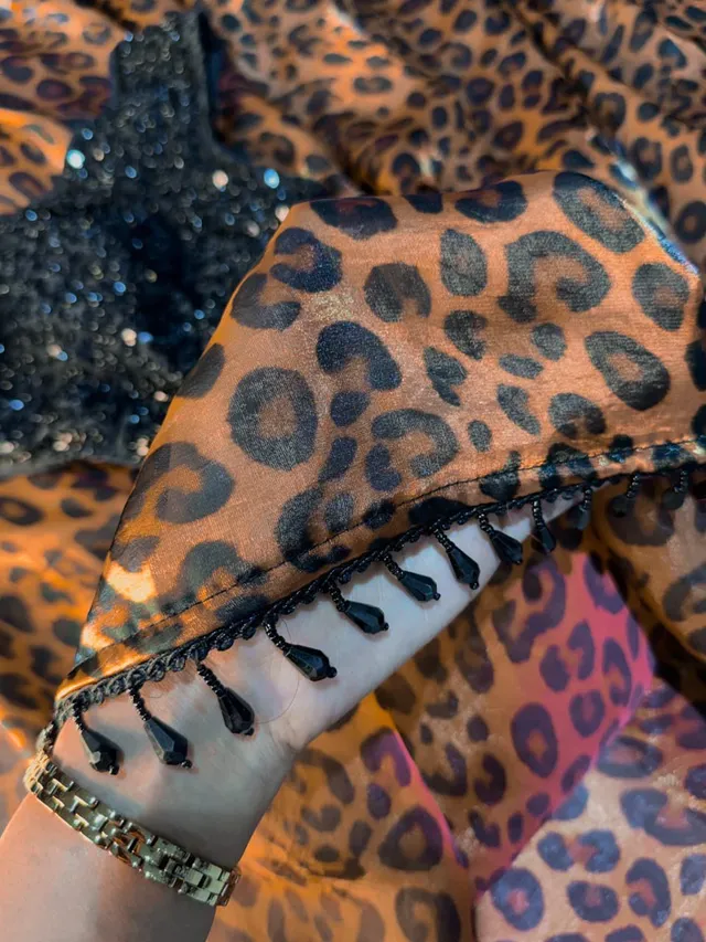 Tiger Claw Designer Two-Tone Fandy Satin Saree with 3D Leopard Print & Heavy Beads Work - View 7
