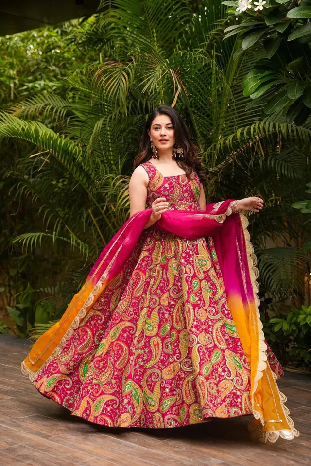 legant Digital Printed Organza Anarkali Gown Set - View 3
