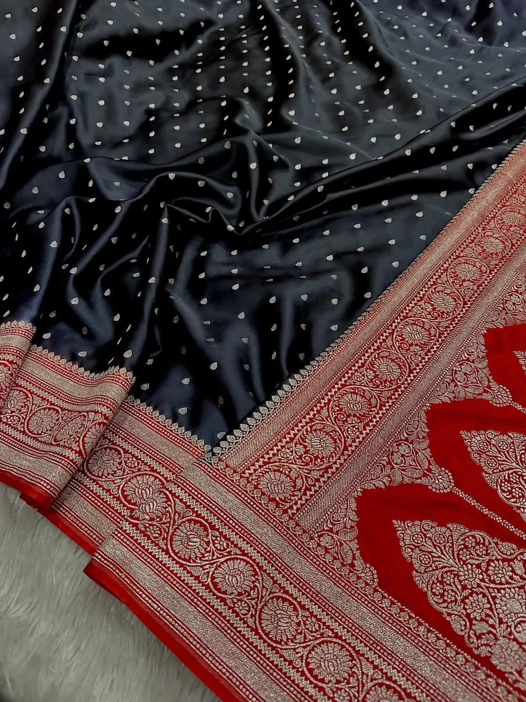 Banarasi Soft Premium Mashru Silk Saree - View 2