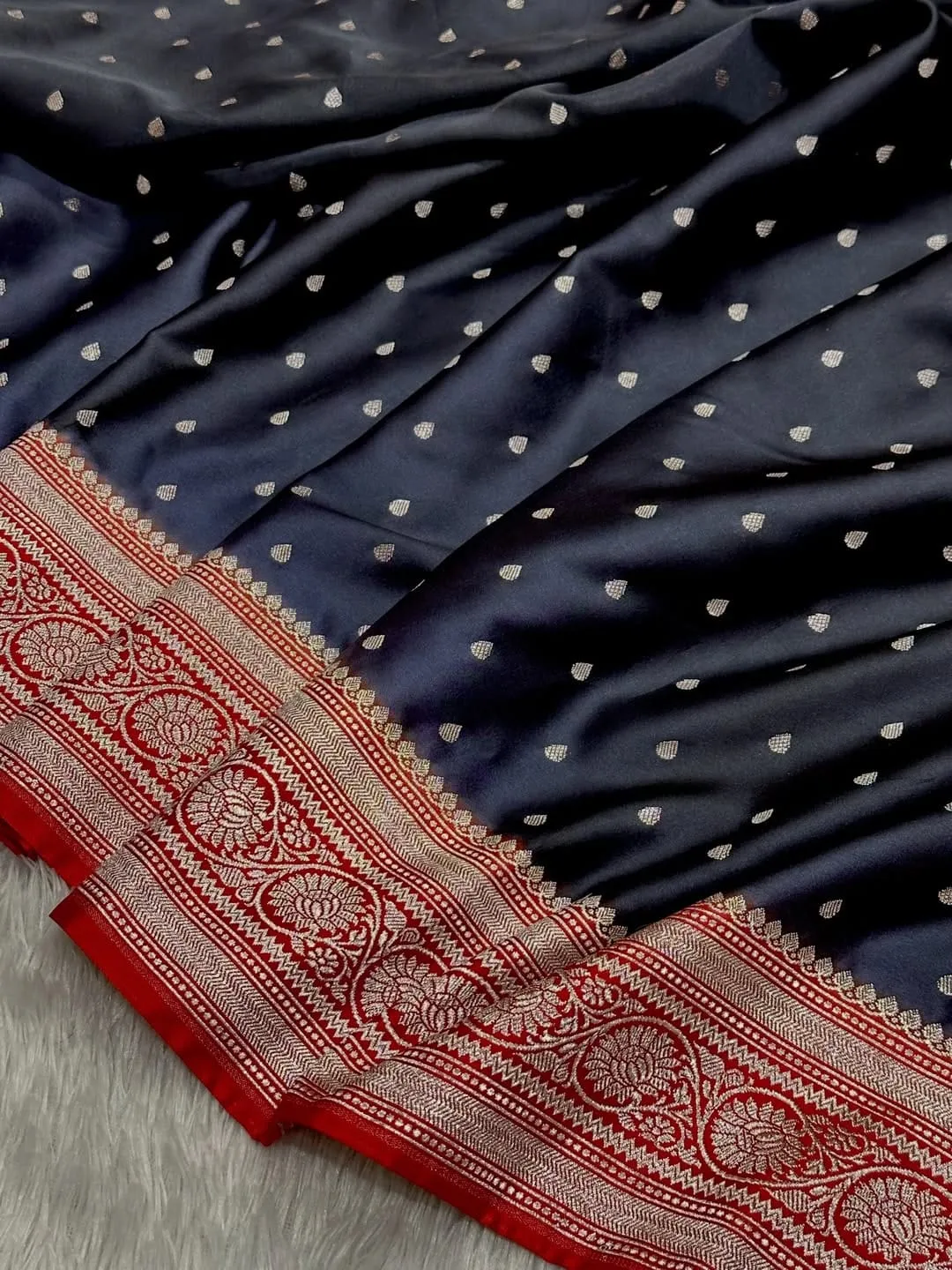 Banarasi Soft Premium Mashru Silk Saree - View 3