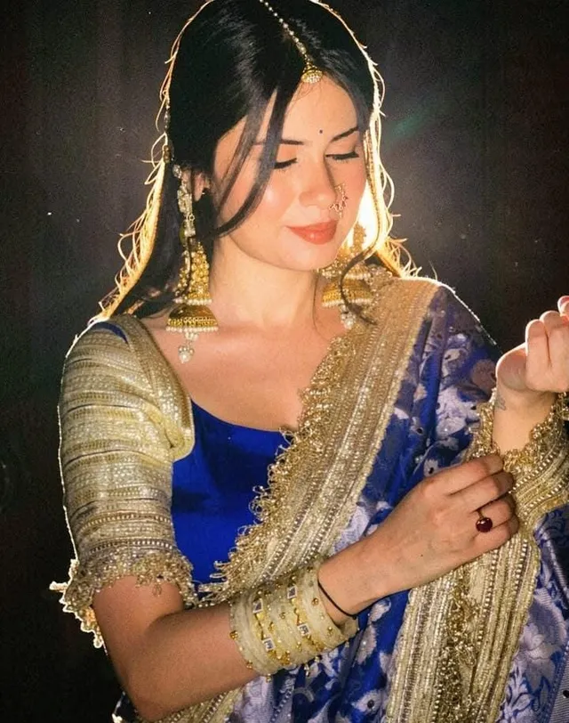 Banarasi Soft Tissue Silk Mirror & Pearl Work Saree - View 3
